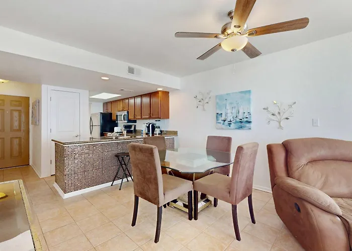 Beachfront With Pool Private Balcony & Washer And Dryer Holiday home *