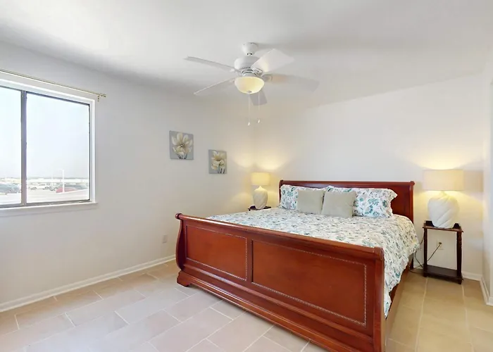 Holiday home Beachfront With Pool Private Balcony & Washer And Dryer