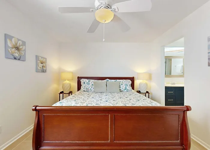 Holiday home Beachfront With Pool Private Balcony & Washer And Dryer *