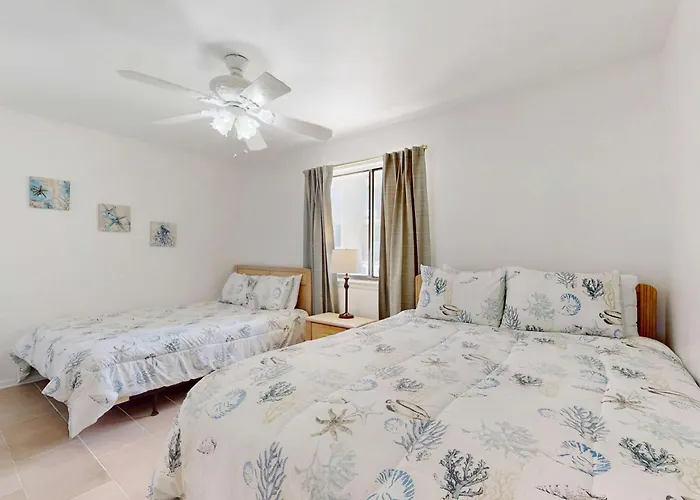 Holiday home Beachfront With Pool Private Balcony & Washer And Dryer