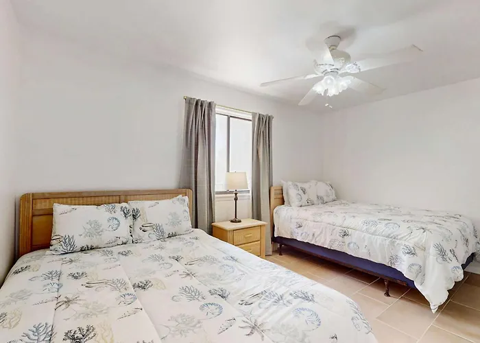 Beachfront With Pool Private Balcony & Washer And Dryer Holiday home