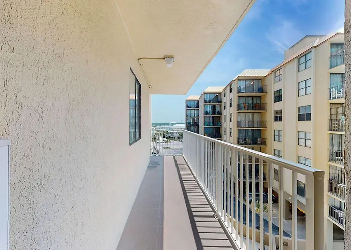 Beachfront With Pool Private Balcony & Washer And Dryer Holiday home *